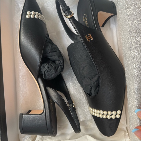 NIB Chanel Black Slingbacks with Pearl